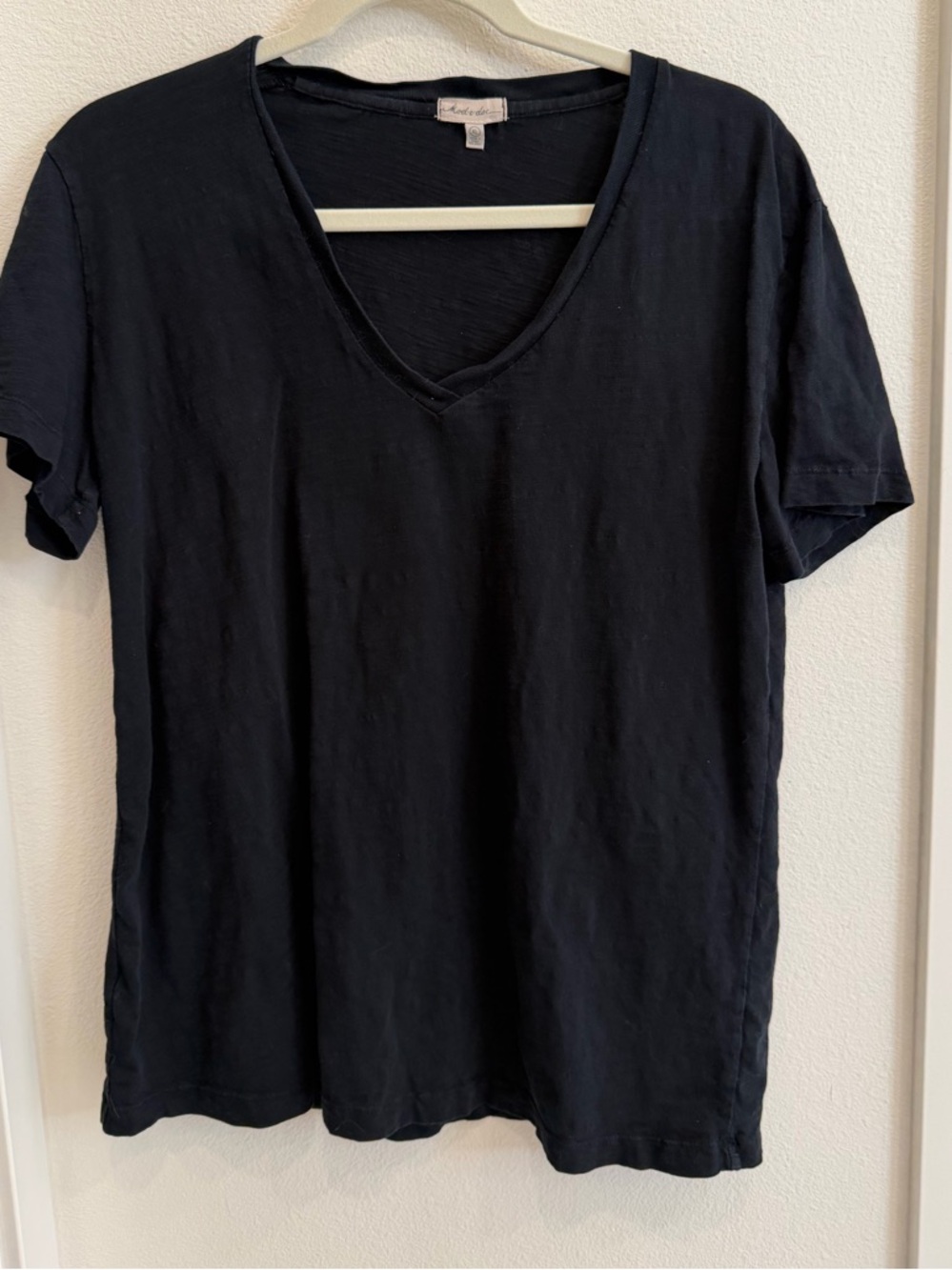 Mod-o-Doc Black Short Sleeve v-neck Tee, size xl